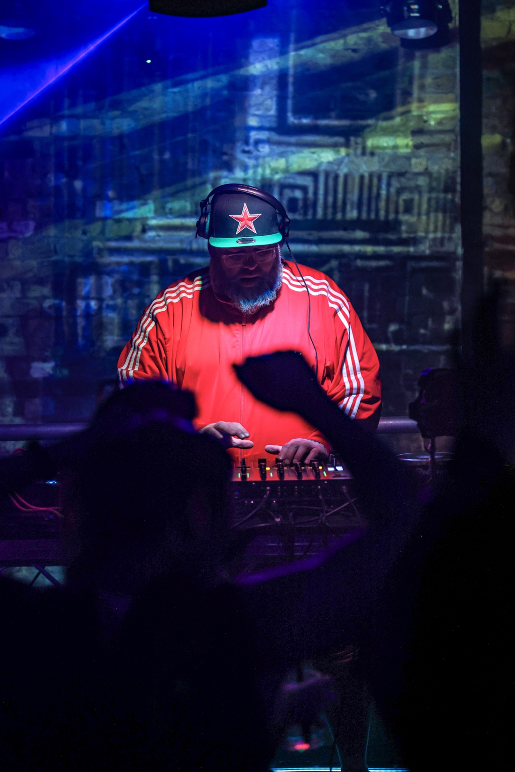 MYSTRA DJ performing live